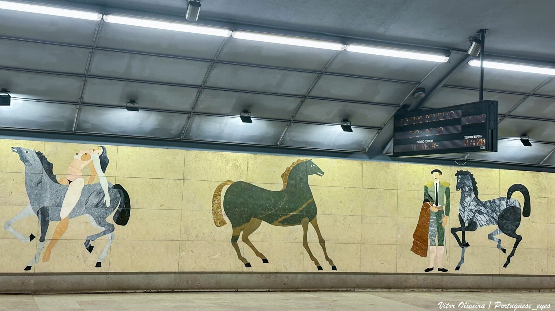 Praça Onze metro station exit with people walking toward the Sambadrome
