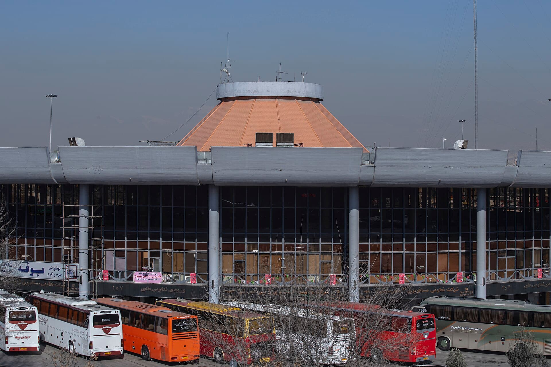 Intercity buses lined up near the Terminal de Ómnibus de Córdoba, with passengers boarding for the Punilla valley