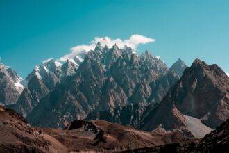 Spring in Northern Pakistan - best time to visit Pakistan for mountain views
