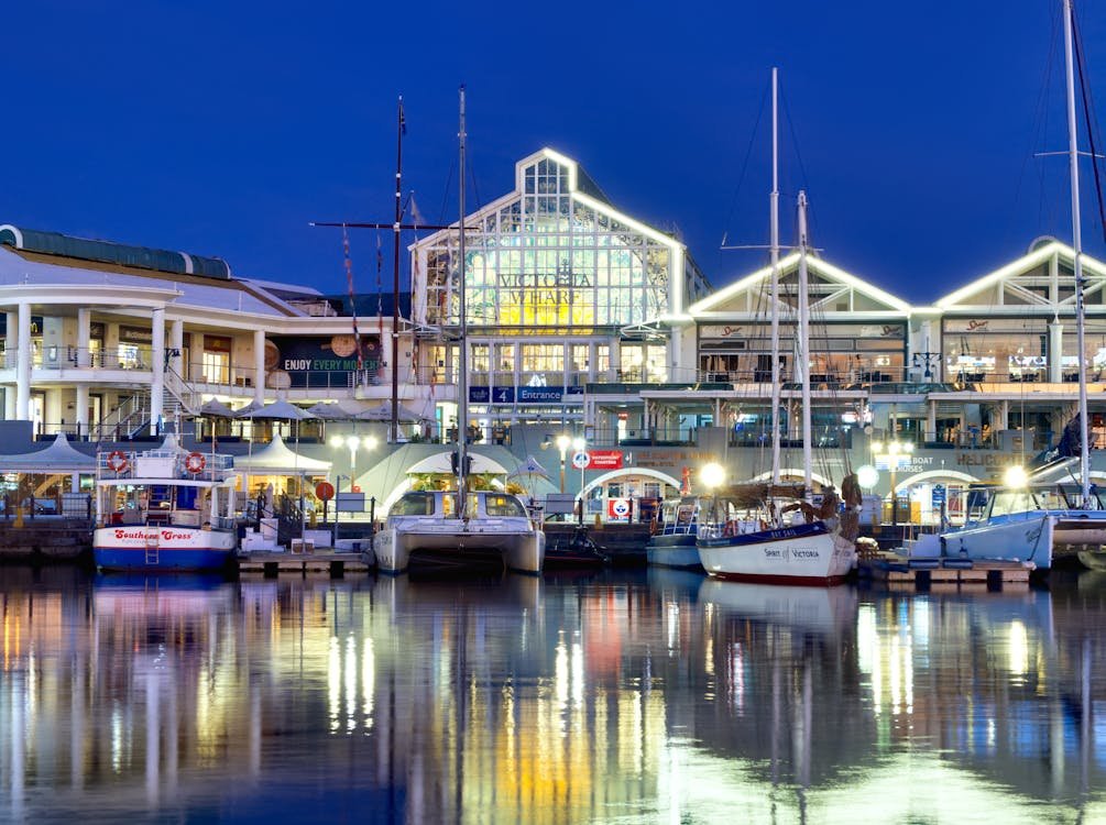Things to do in Cape Town - V&A Waterfront shopping and dining