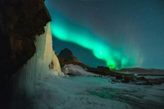 how to chase northern light in iceland